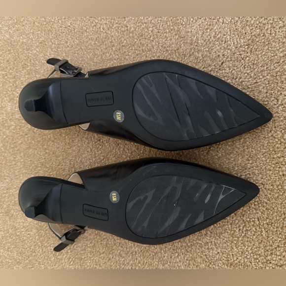 NWOT Anne Klein swing back short heals. Black leather. - Picture 4 of 6